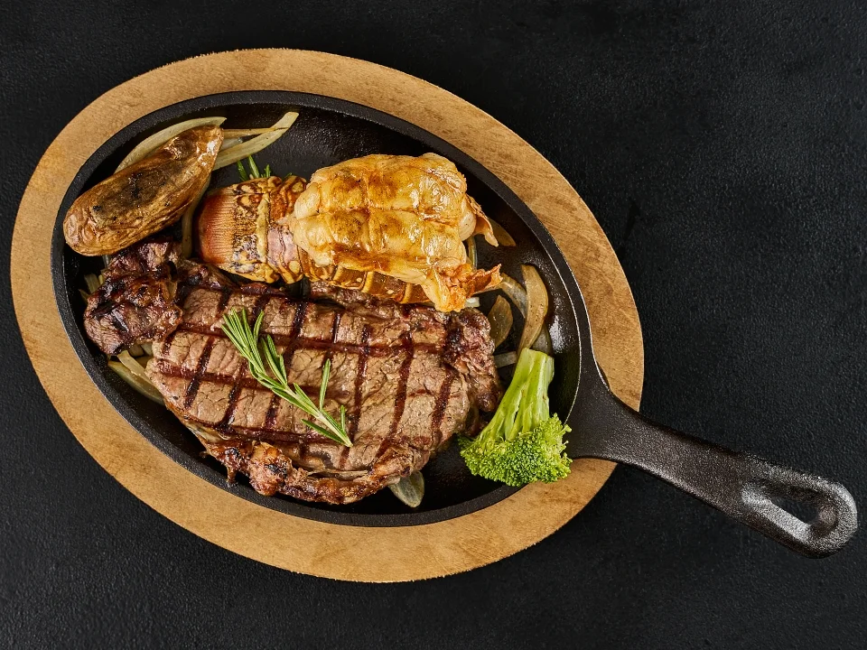 Rib-Eye Con Cola De Langosta