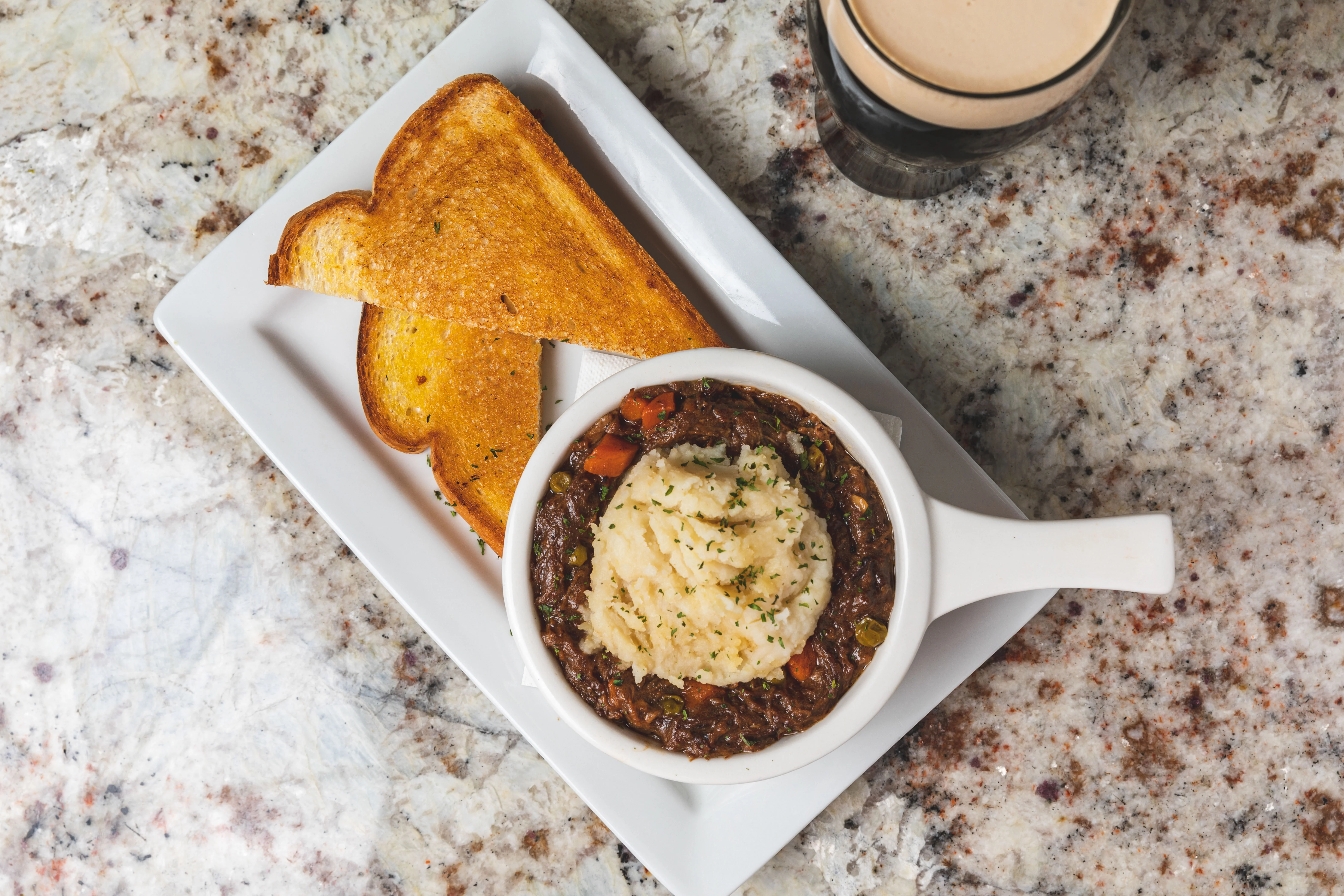Irish shepherd's pie with toasted bread