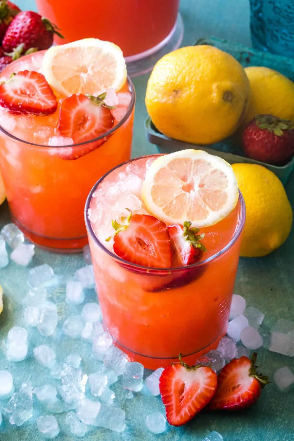 Refreshing summer strawberry lemonade cocktails