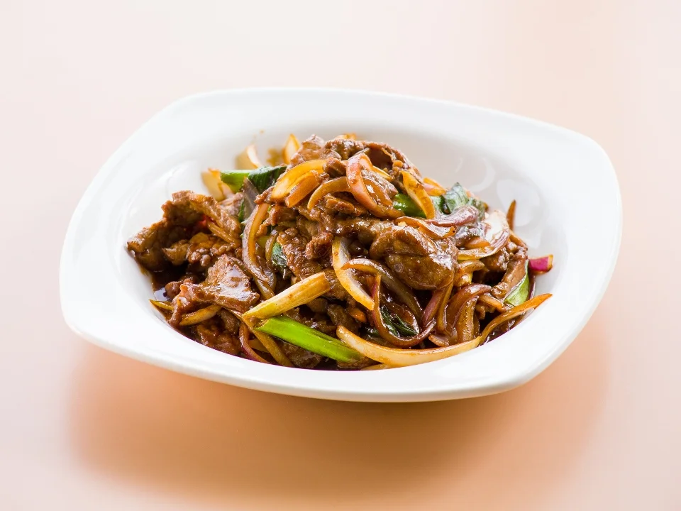 B6 Sauteed Beef With Scallion葱爆牛肉