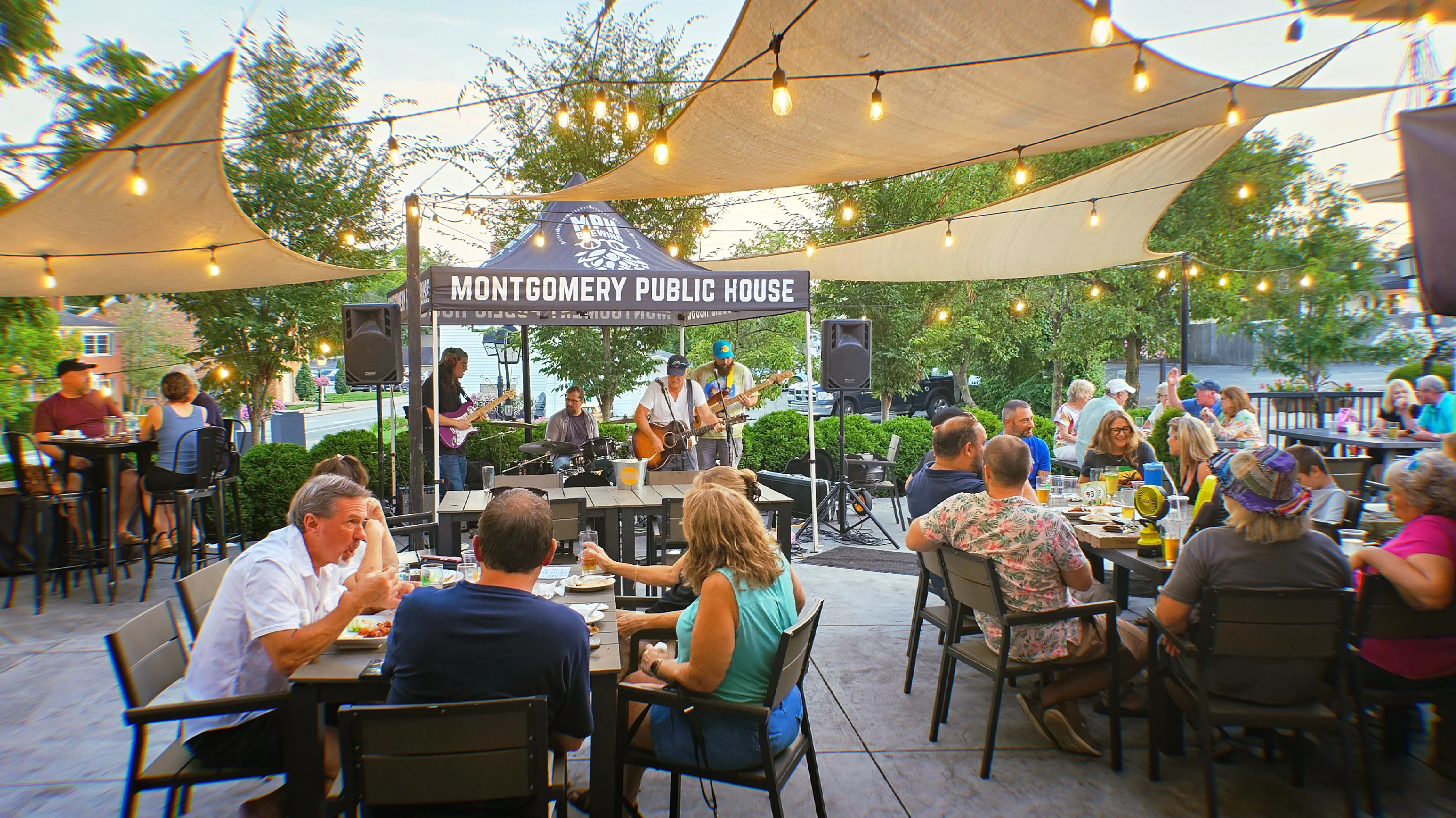 Outdoor dining with live music at Montgomery Public House