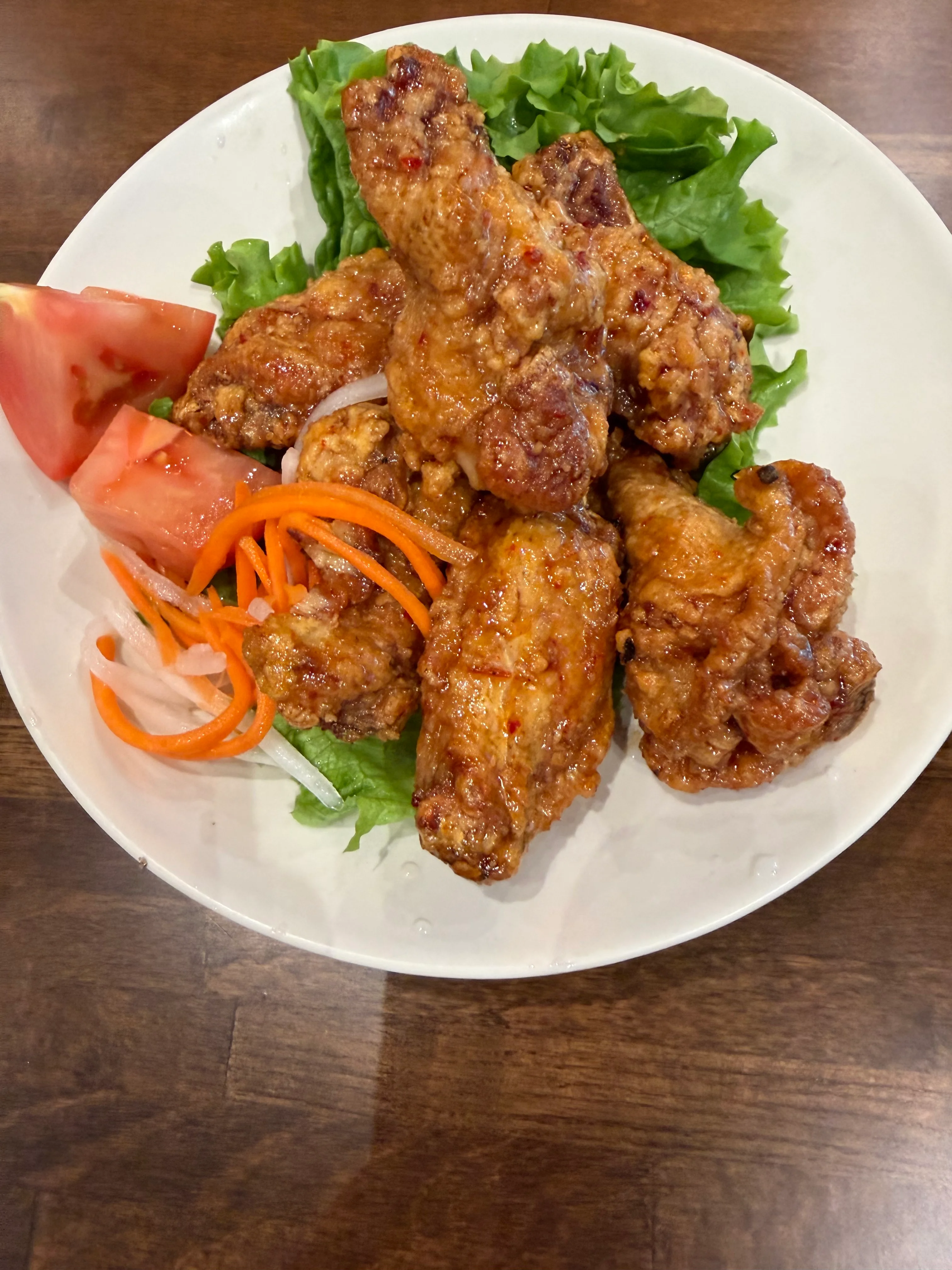 Crispy Vietnamese chicken wings served on lettuce with fresh vegetables