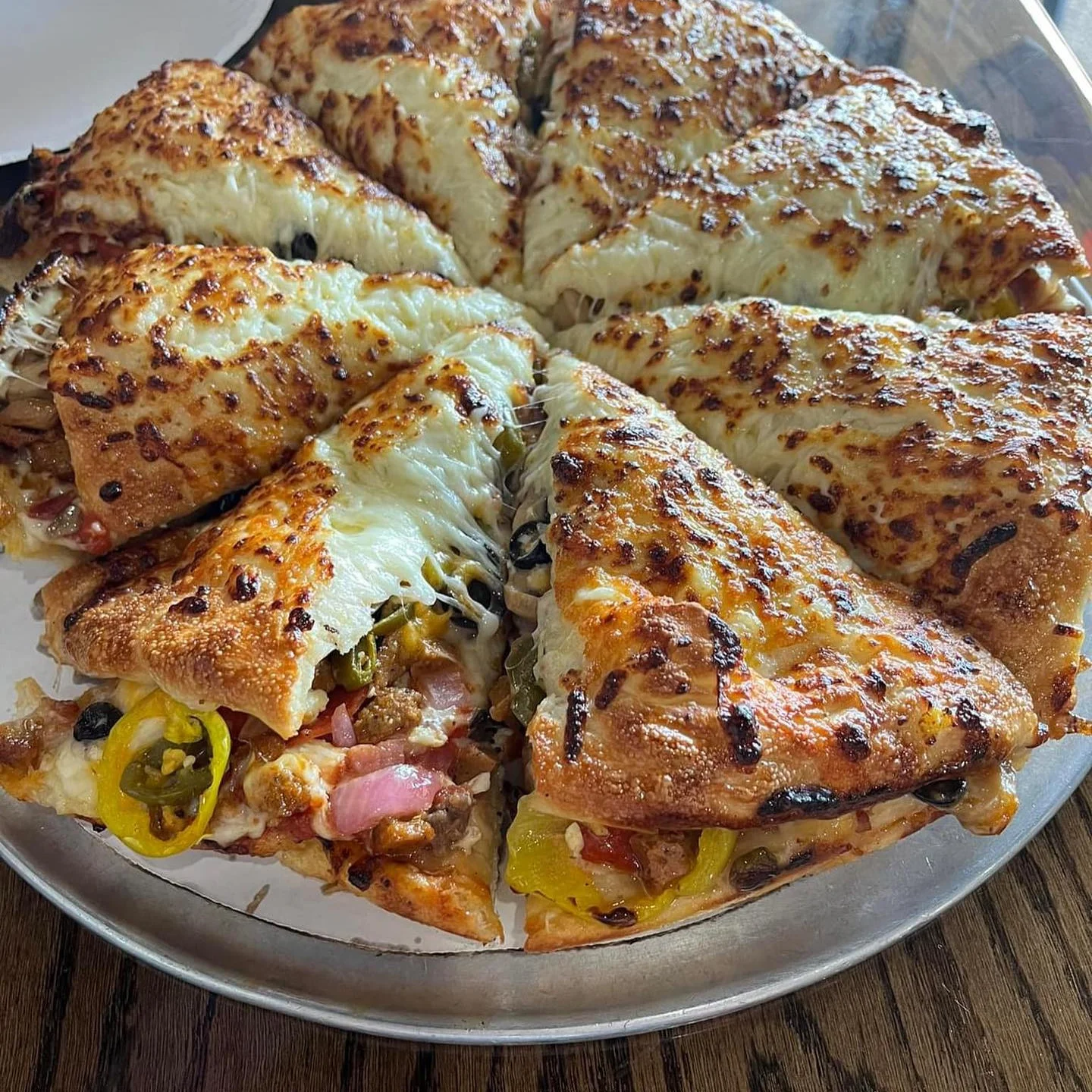 Cutter's Pizzeria award winning pizza, the pie style pizza in Alexandria, Alabama