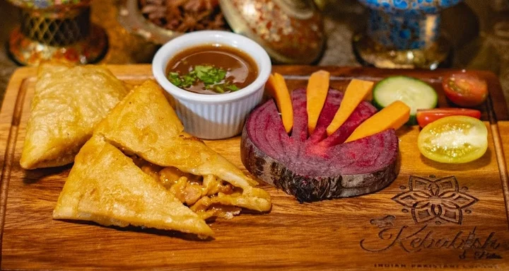 Cheesy Chicken Bite Samosas