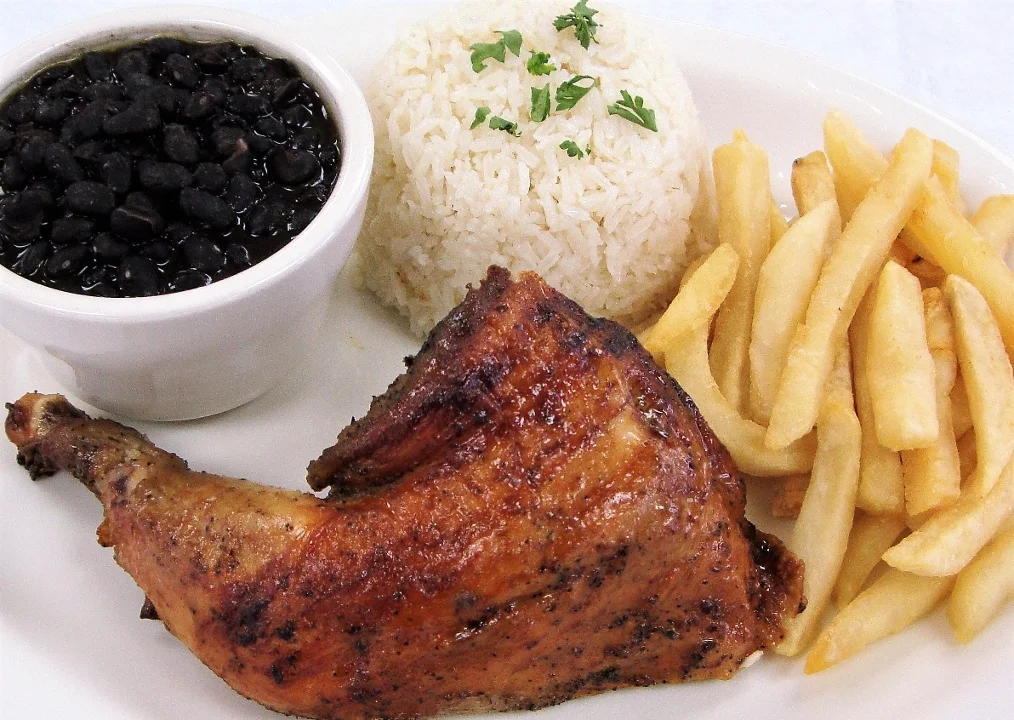Combo #1 1/4 Chicken with Rice, Beans, Plantains & Drink