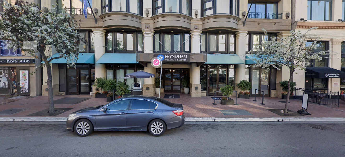 Wyndham Vacation Resorts entrance with valet service