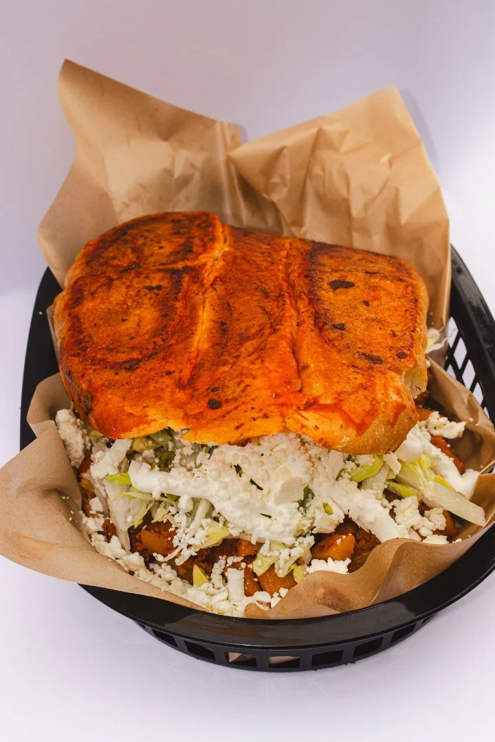 Pambazo de chorizo con papa