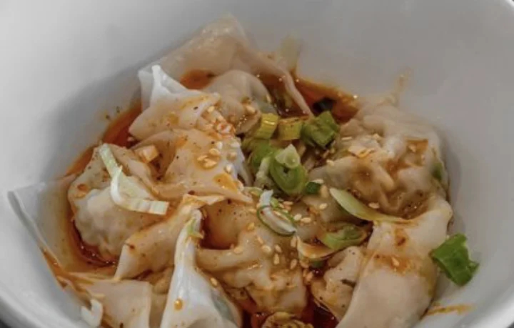 C8. Chicken Wonton with Chili Sauce (8pcs)