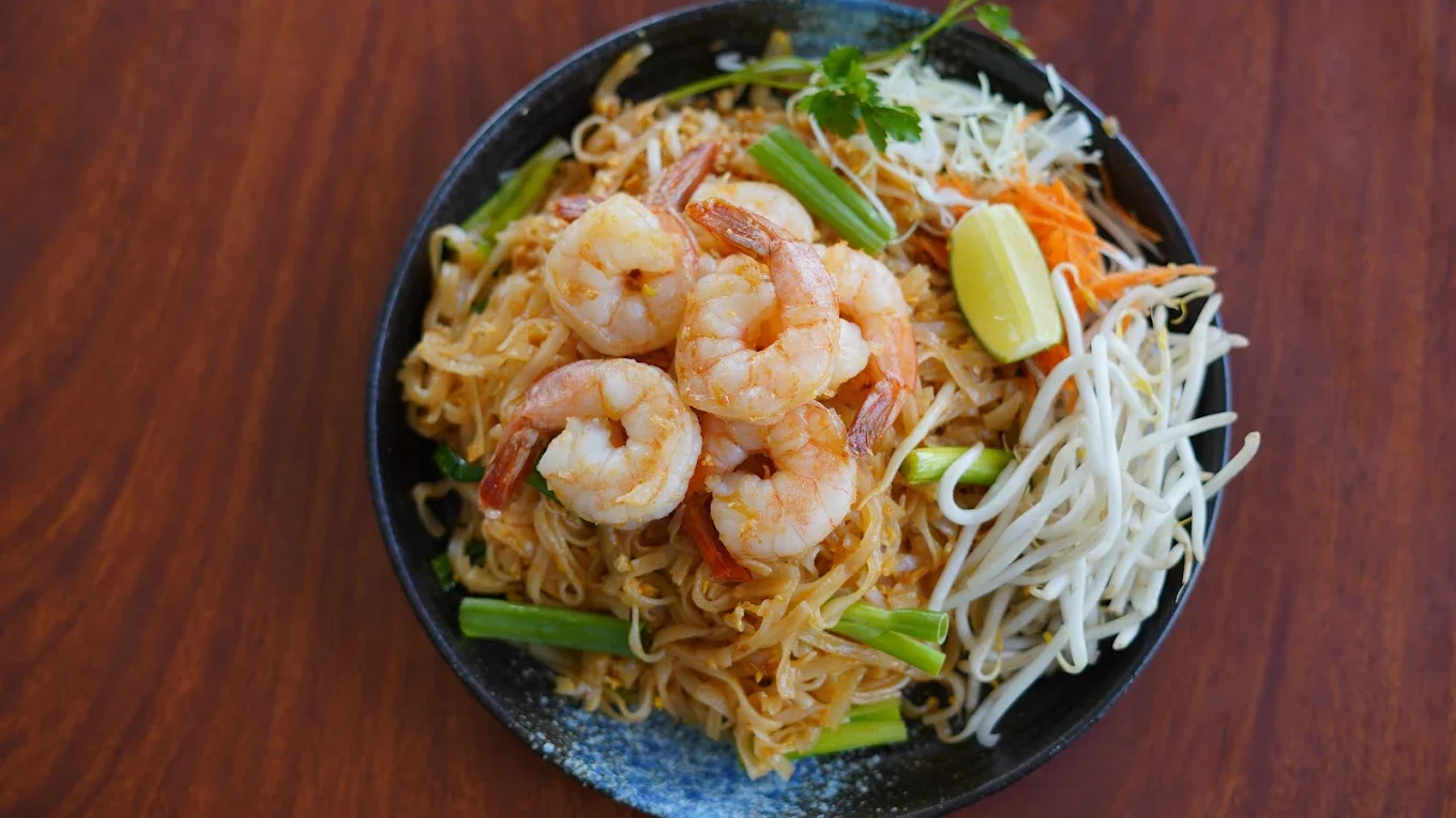 Shrimp pad thai served with lime and fresh vegetables