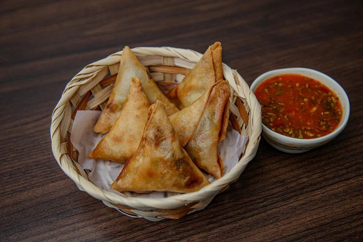 Fried Homemade Samosa (5pcs) {စမူဆာ}