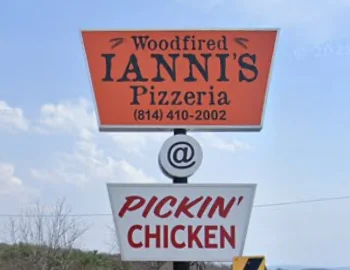 Sign for Ianni's Pizzeria at Pickin' Chicken