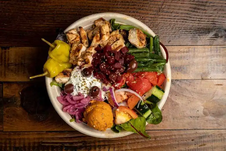 Chicken bowl with vegetables