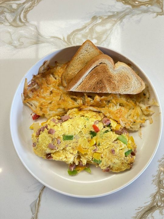 Rice and Egg Bowl with Yogurt Sauce (Tazón de Arroz y Huevo con Salsa de Yogur)