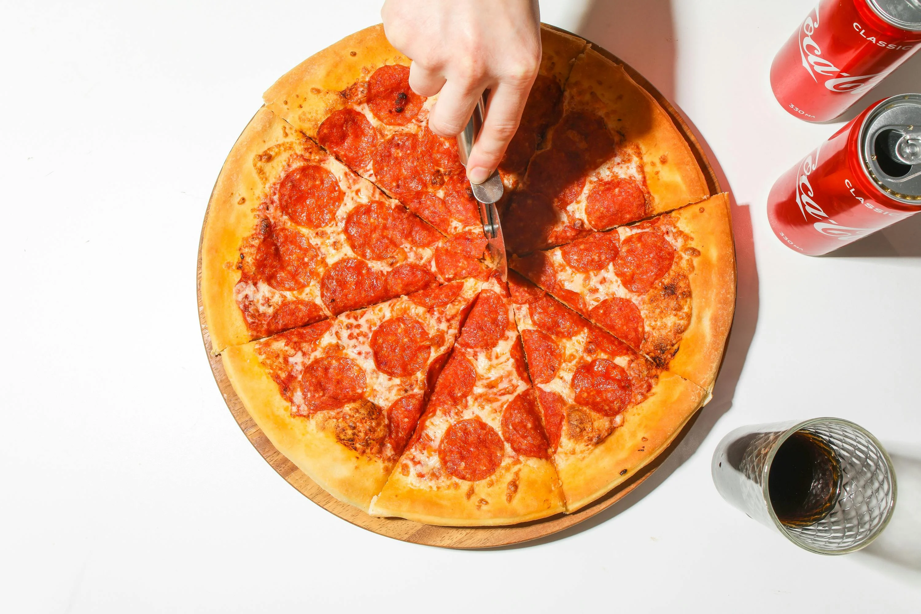 Pepperoni pizza served with refreshing beverages