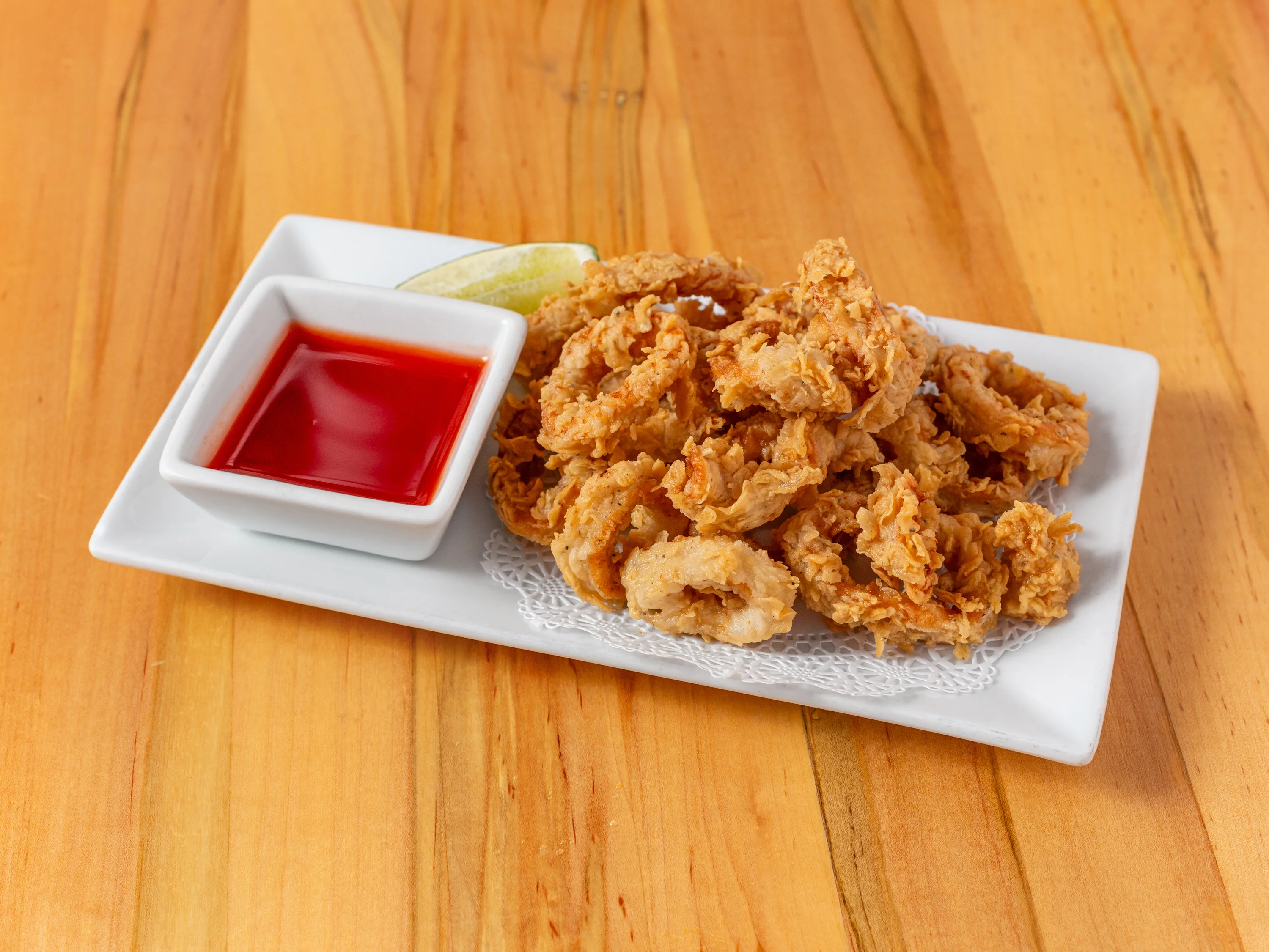Crispy fried calamari with dipping sauce