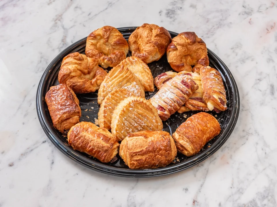 Assorted Pastry Platter (16 pieces)