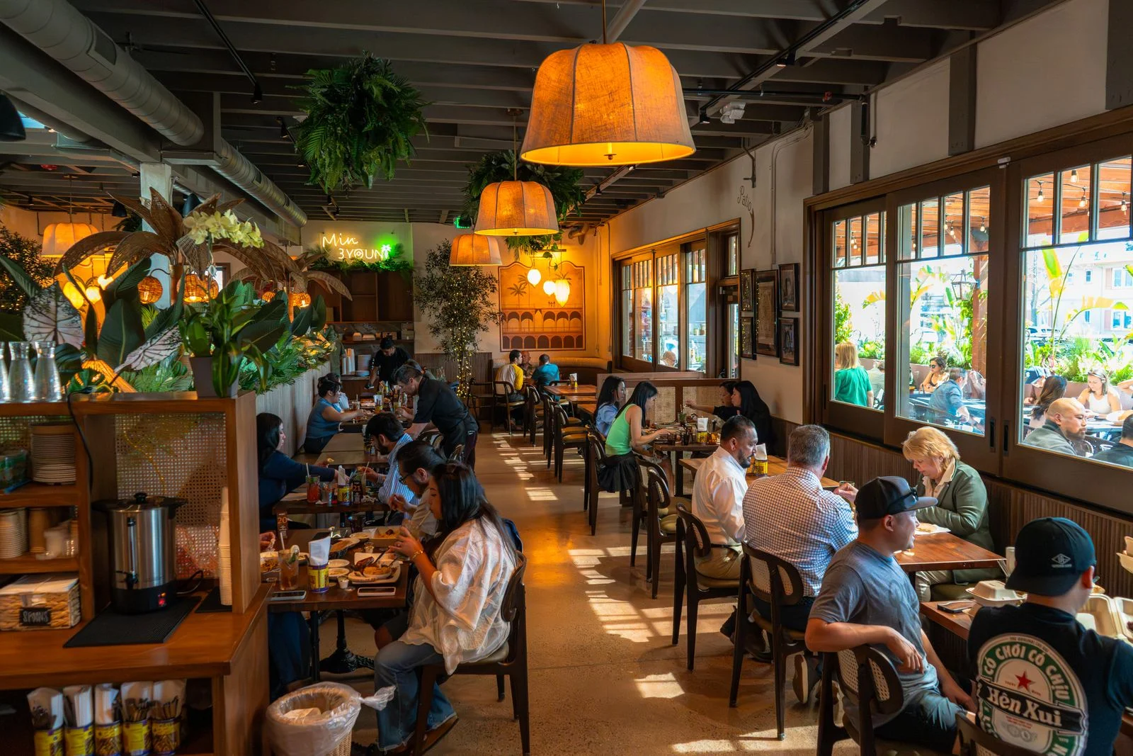 A busy restaurant dining room