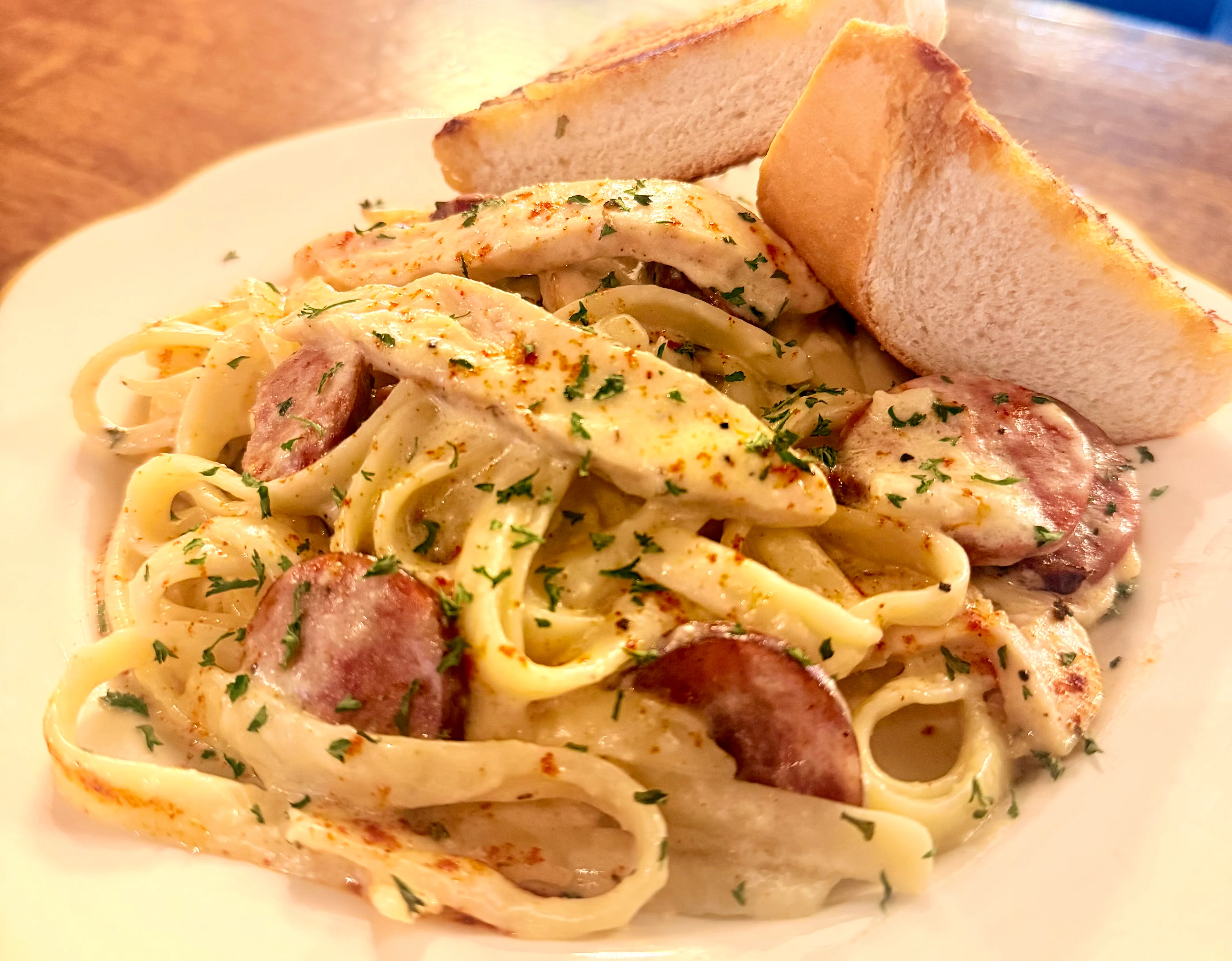 Creamy fettuccine alfredo with sausage and garlic bread