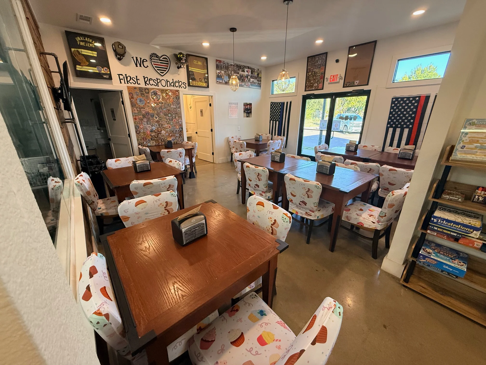 Delicious gourmet burger with fresh toppings on a wooden table