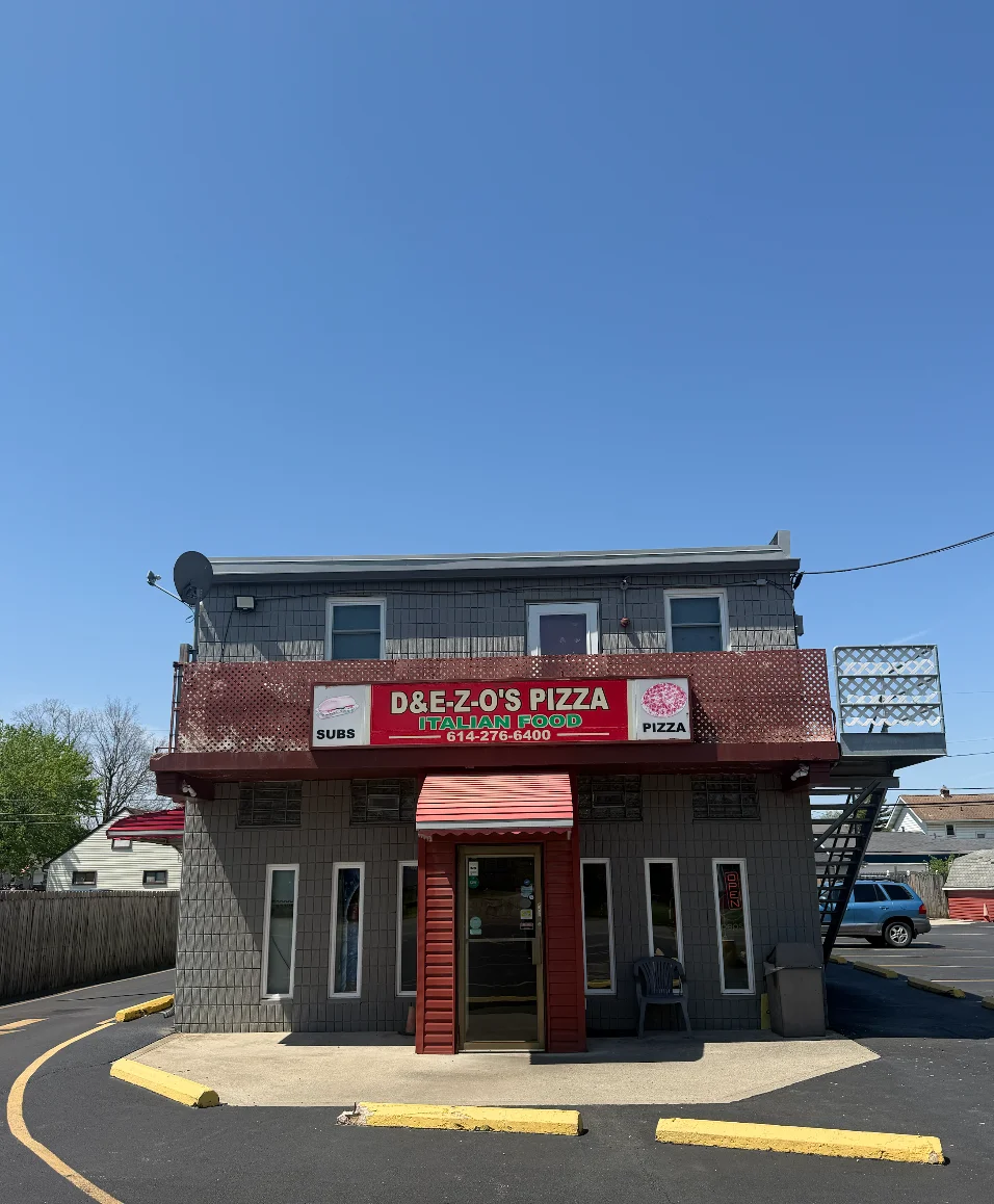 D&E-Z-O's Pizza restaurant exterior on a clear day