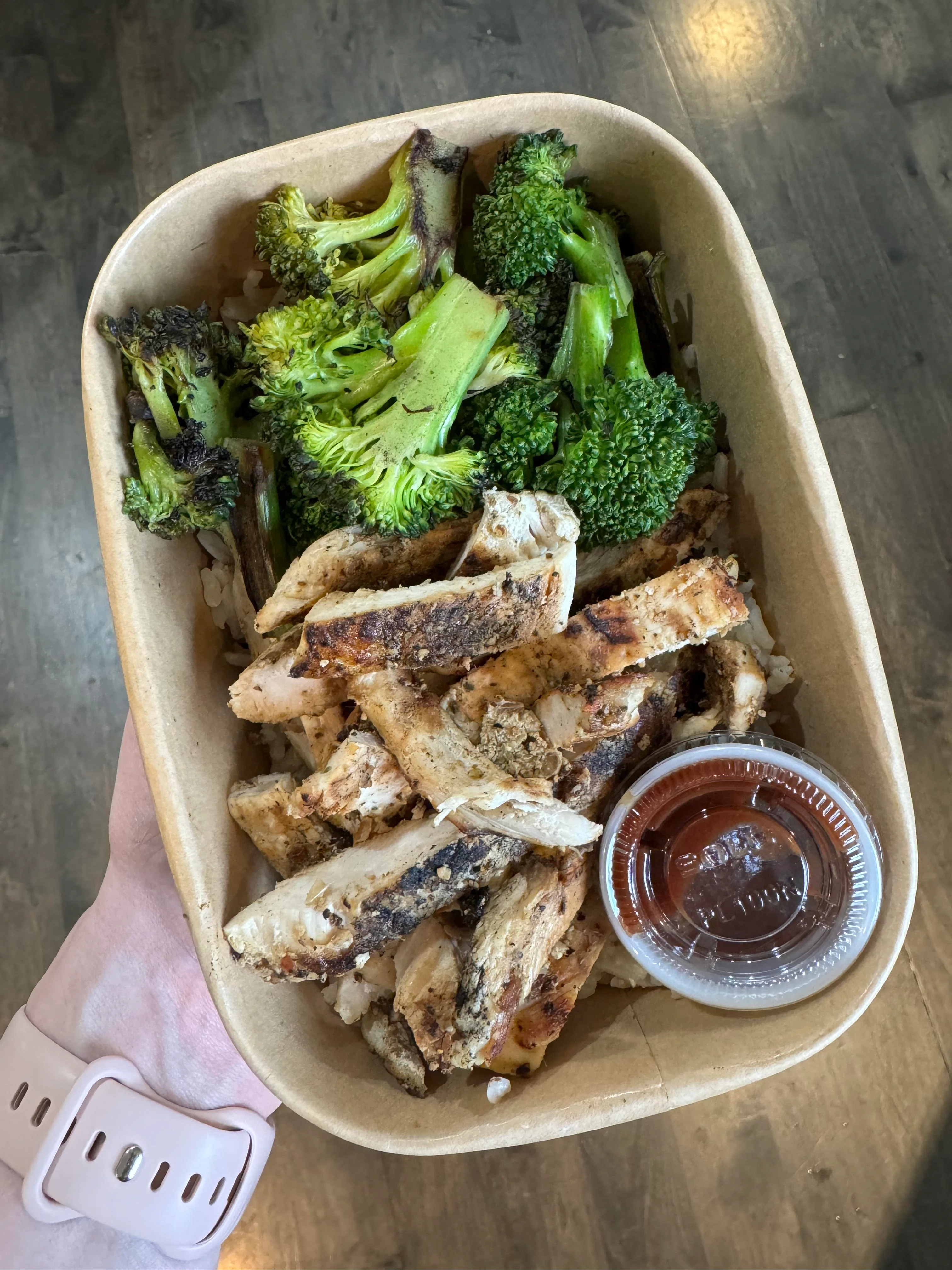 Grilled chicken rice bowl with broccoli