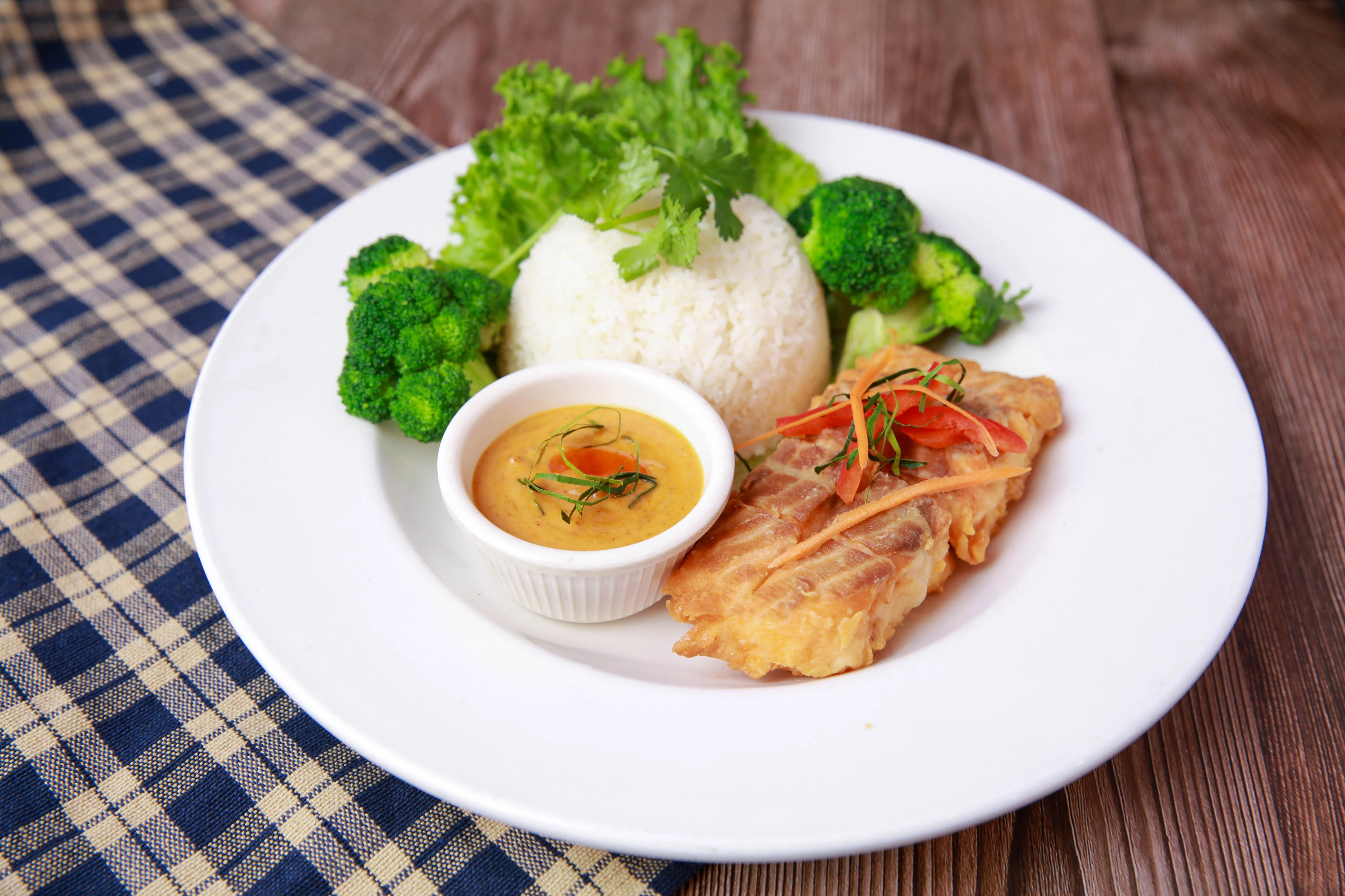 Filipino grilled fish with rice and vegetables