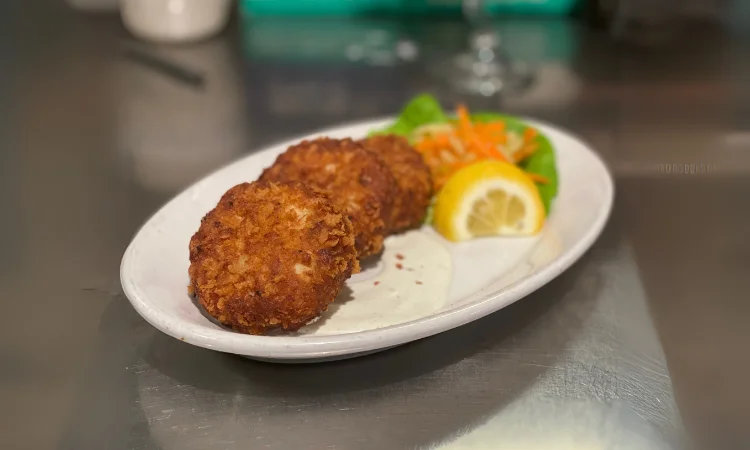 Crispy crab cakes served with lemon and salad
