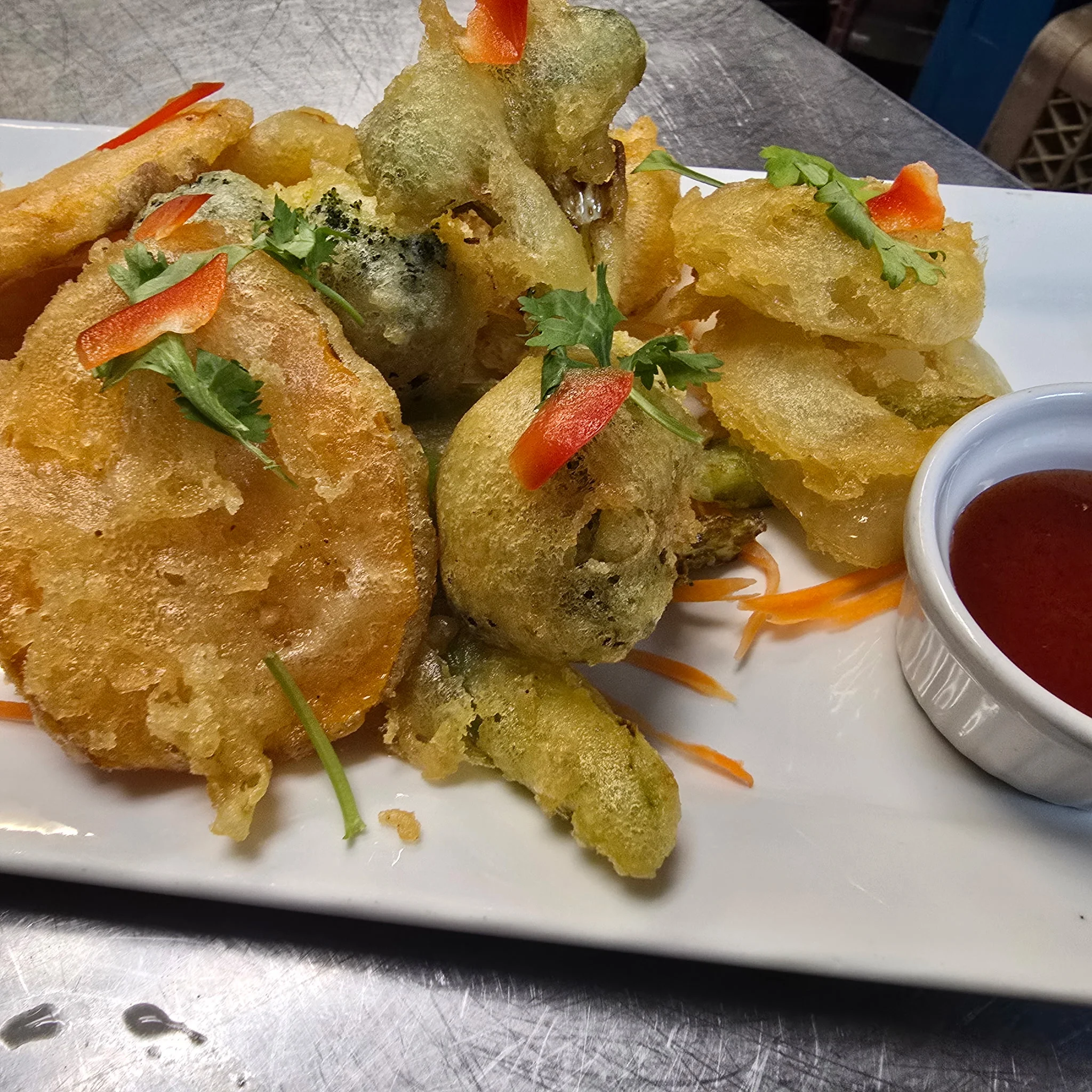 Assorted Indian bhaji served with chutney