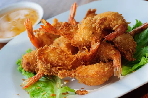 Crispy fried shrimp served with dipping sauce