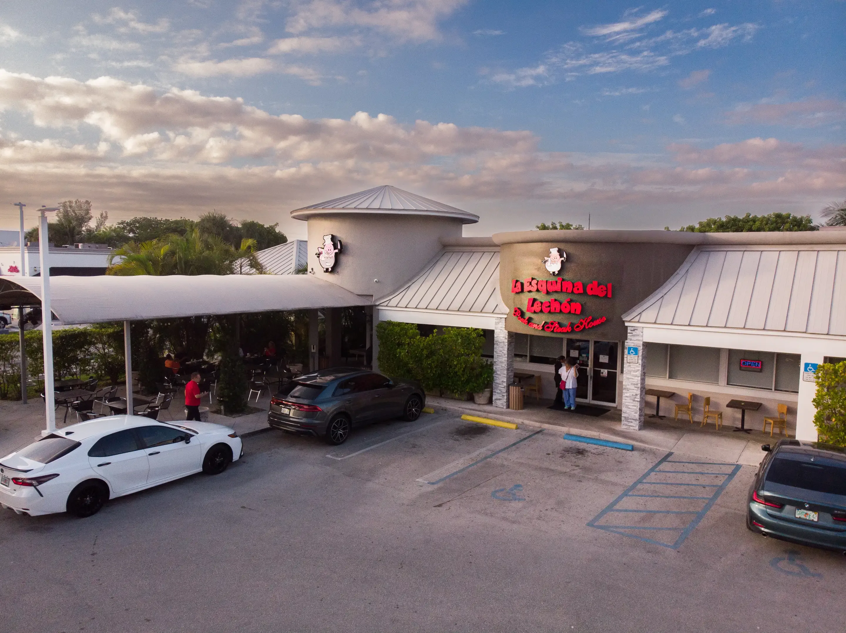 Exterior view of La Esquina del Lechón restaurant