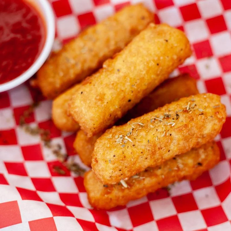 Crispy mozzarella sticks with marinara sauce