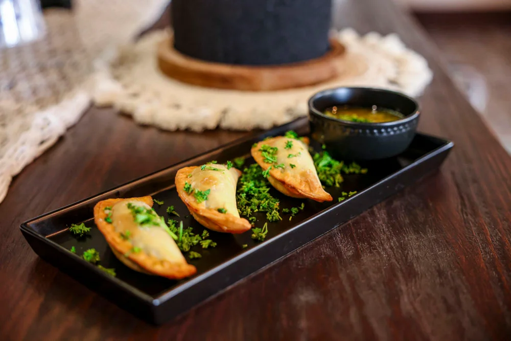 Crispy Indian samosas served with chutney