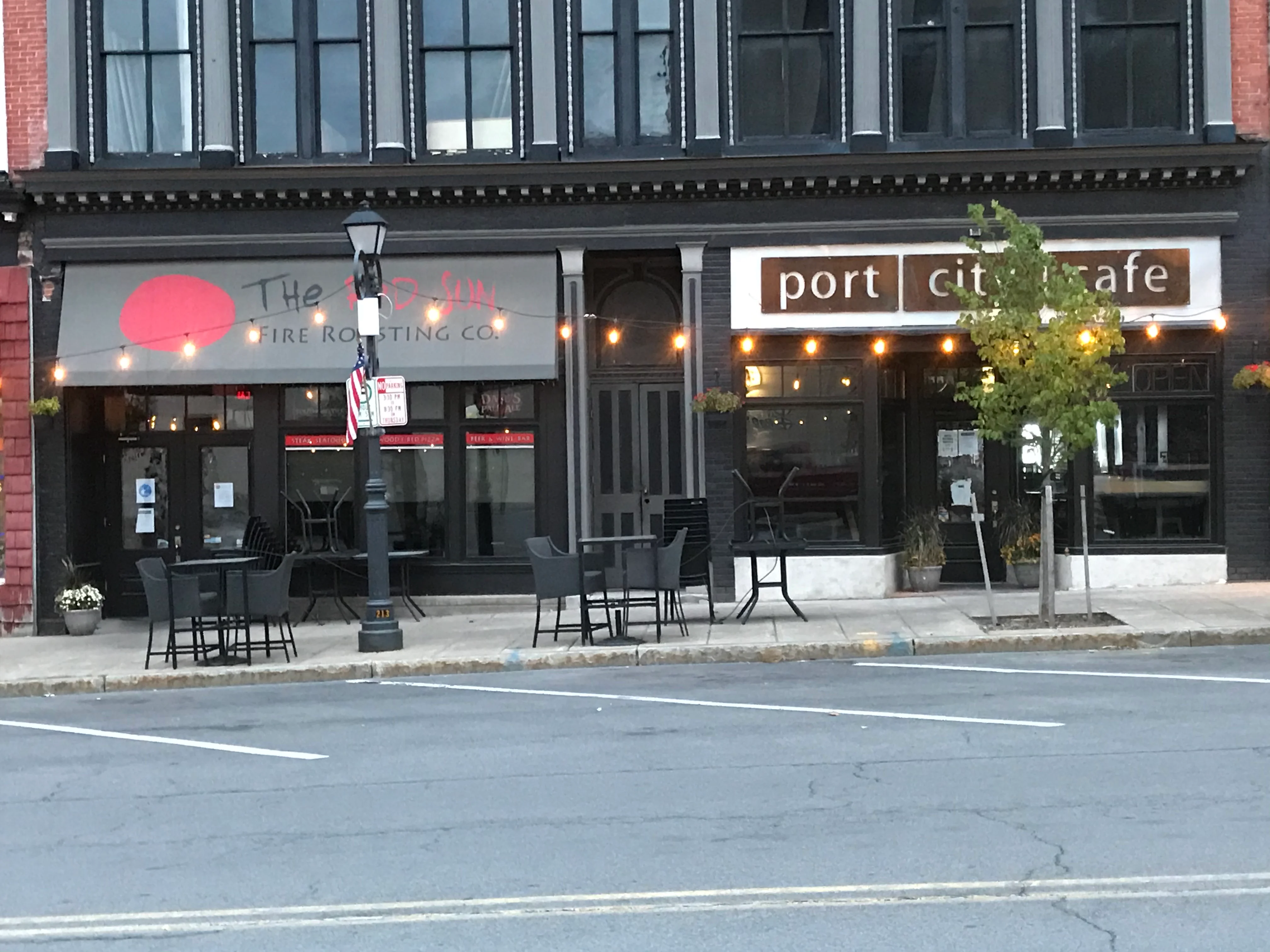 Charming restaurant exteriors with outdoor seating