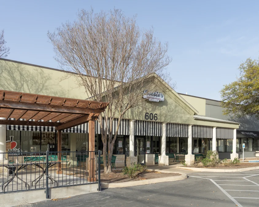 Exterior view of a cozy restaurant with outdoor seating