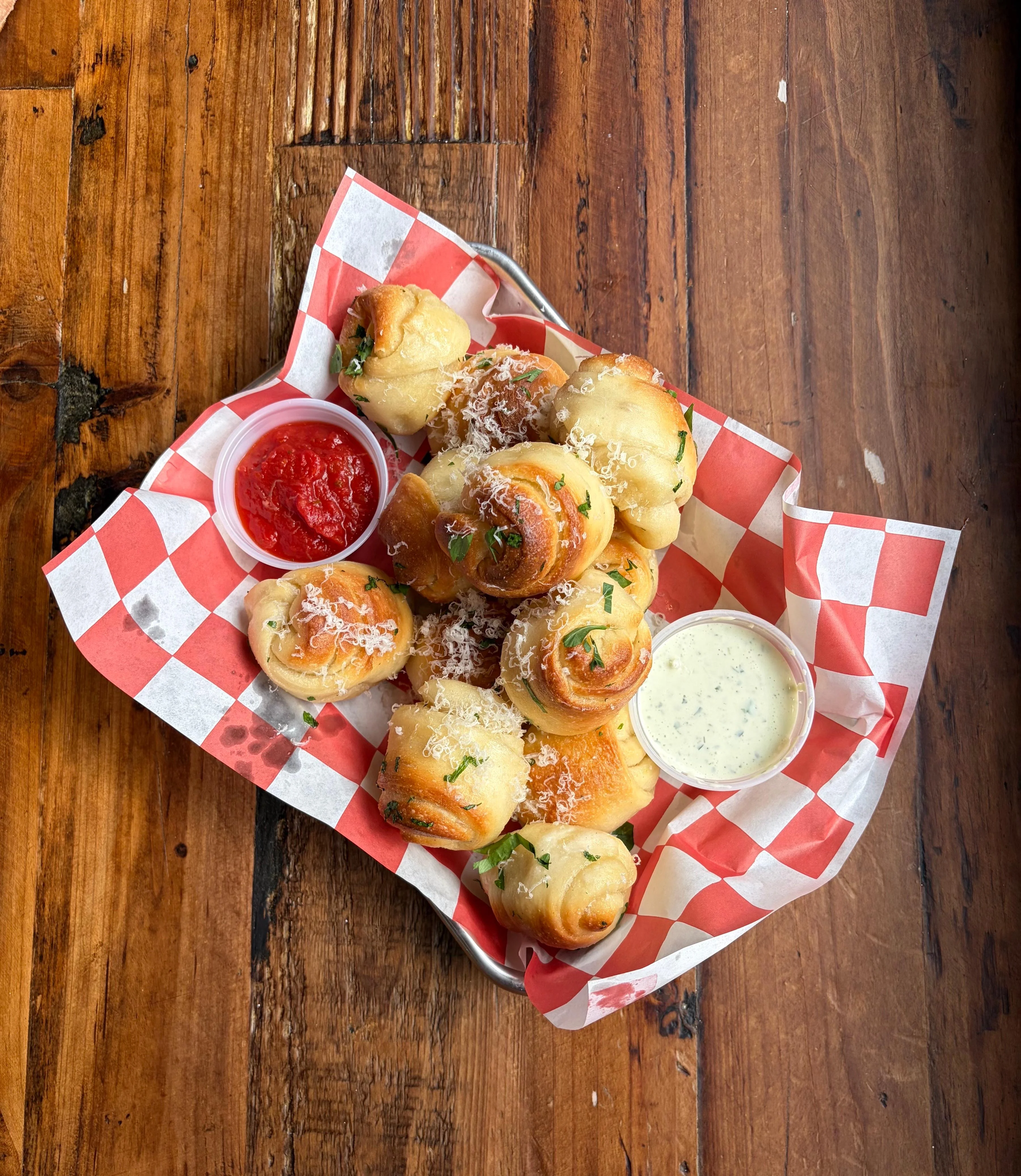 12 Garlic knots