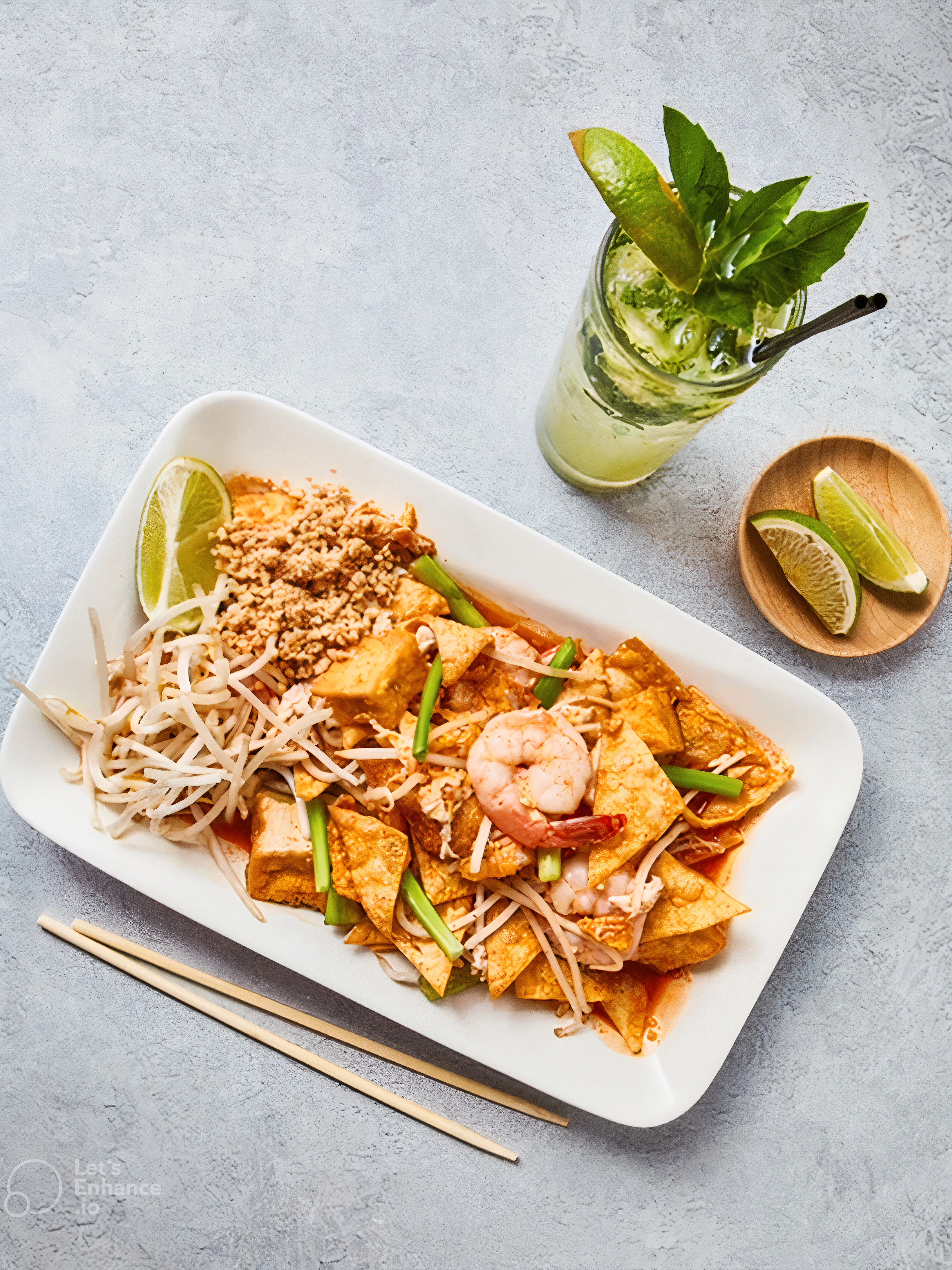 Plate of Thai pad thai with shrimp and lime
