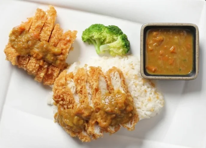 Japanese katsu curry with rice and broccoli