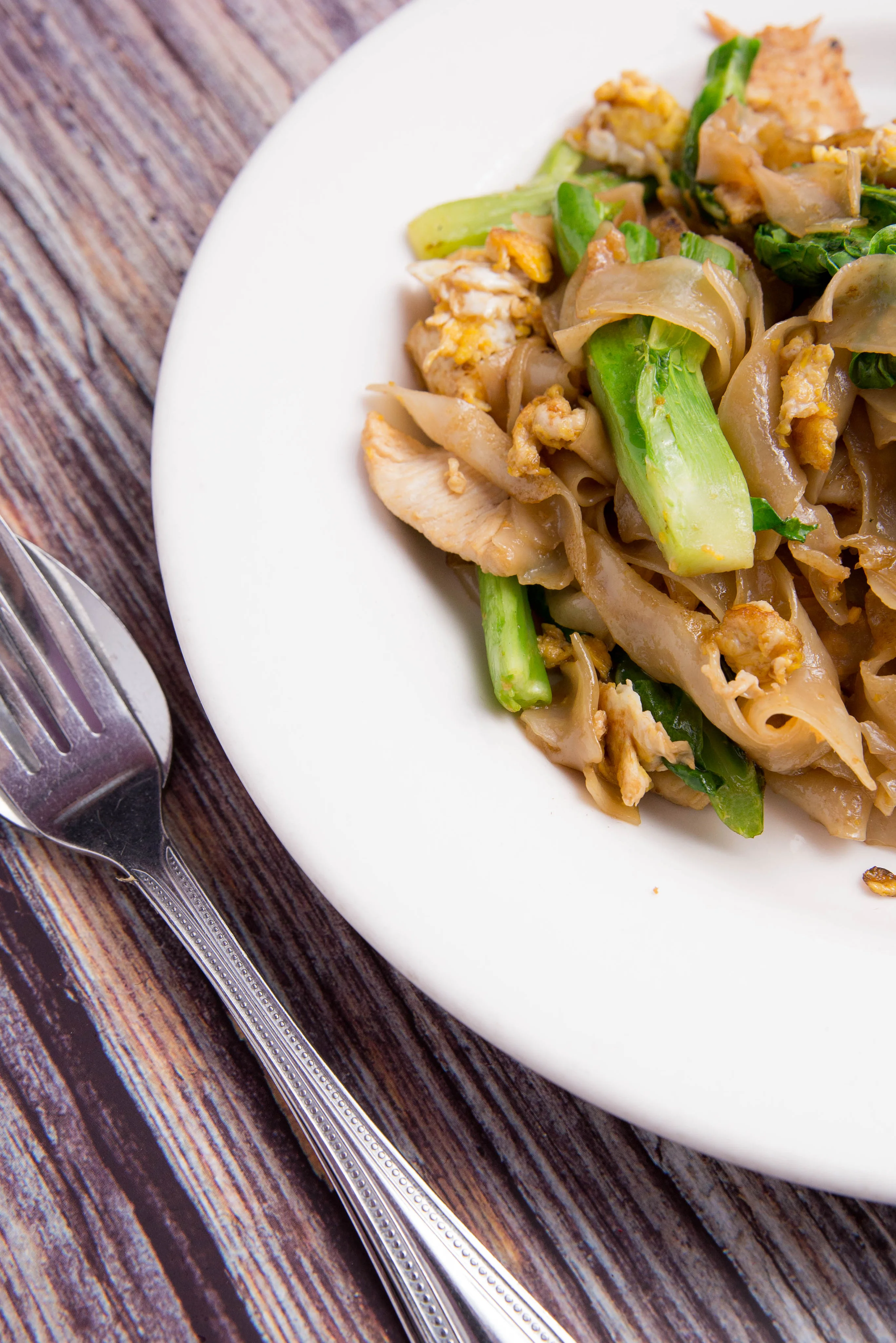 Plate of Thai pad see ew with chicken and vegetables