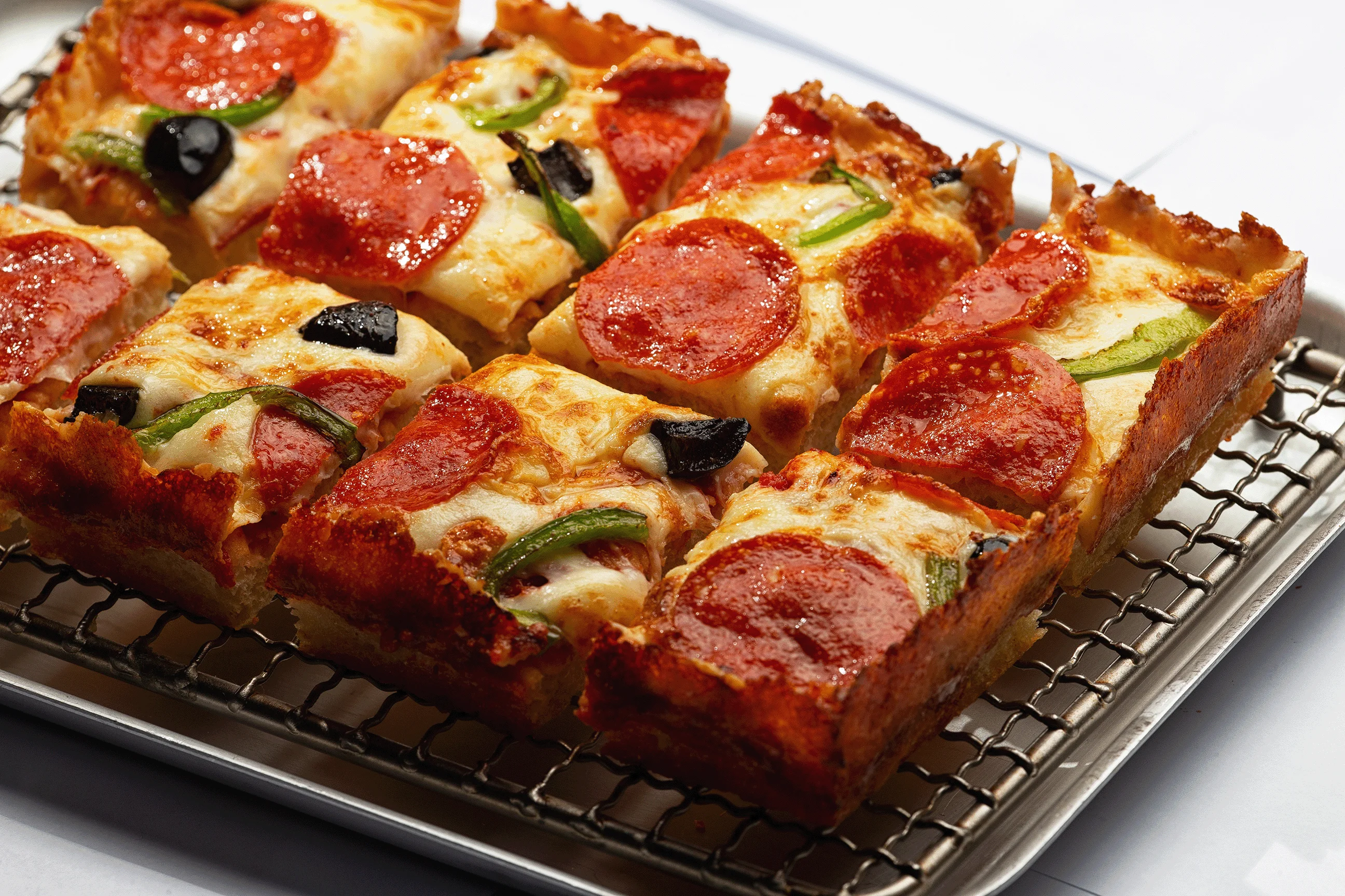 Delicious pepperoni pizza with green peppers and olives
