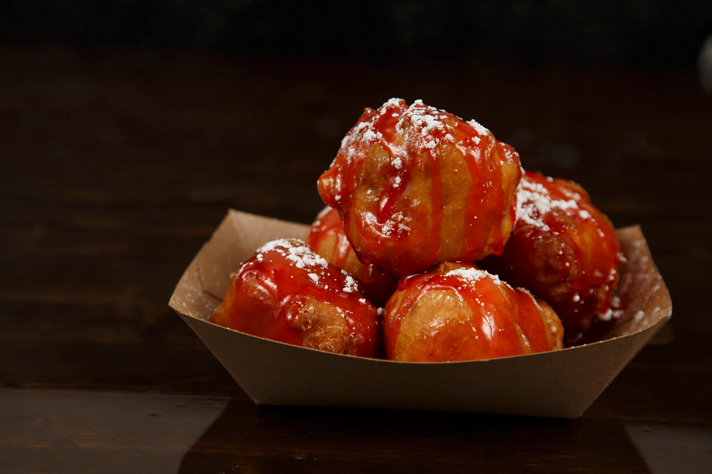 Deep-fried dessert balls with sweet sauce