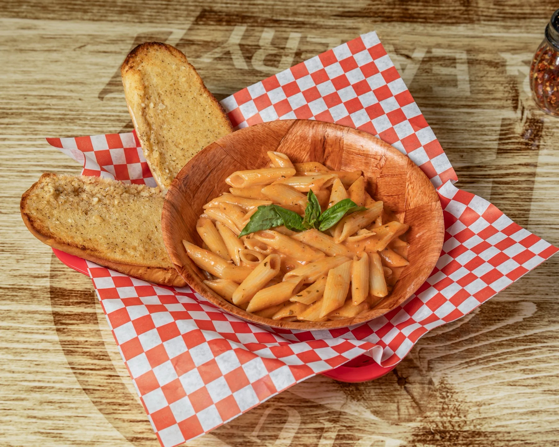Penne vodka pasta with garlic bread at Stadium Pepz