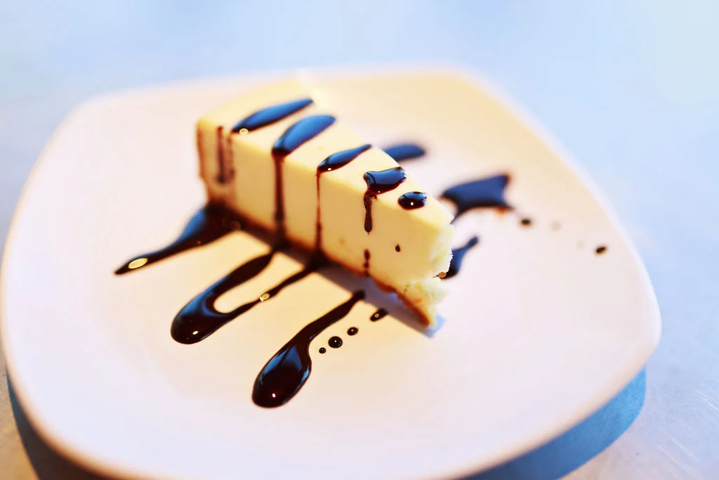 cheesecake with chocolate sauce