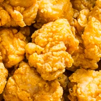 Crispy Southern fried chicken with dipping sauce