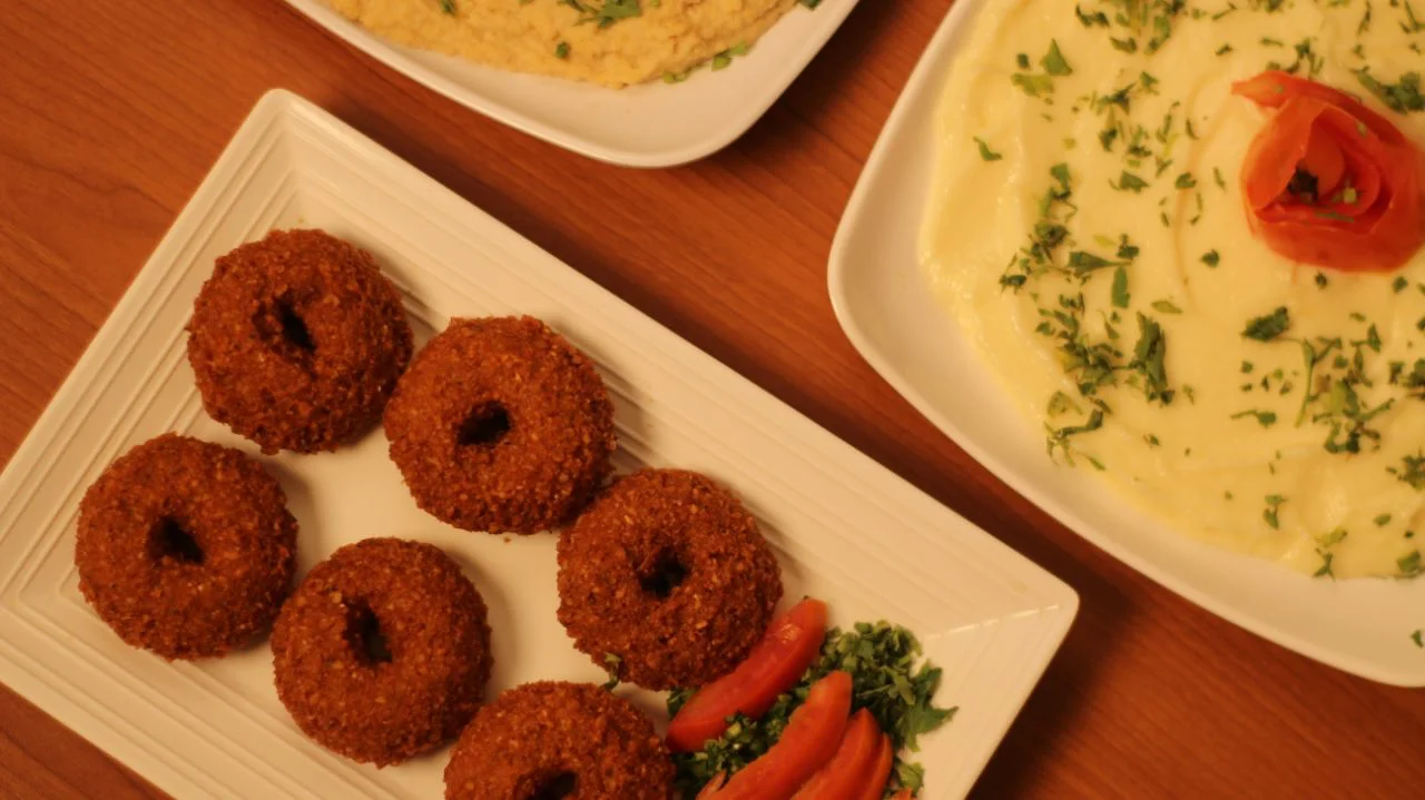 Middle Eastern kibbeh served with hummus and fresh vegetables