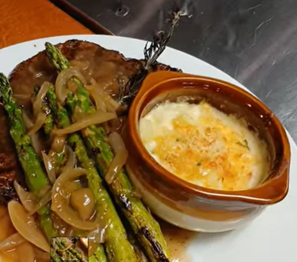 Grilled steak with asparagus and cheesy grits