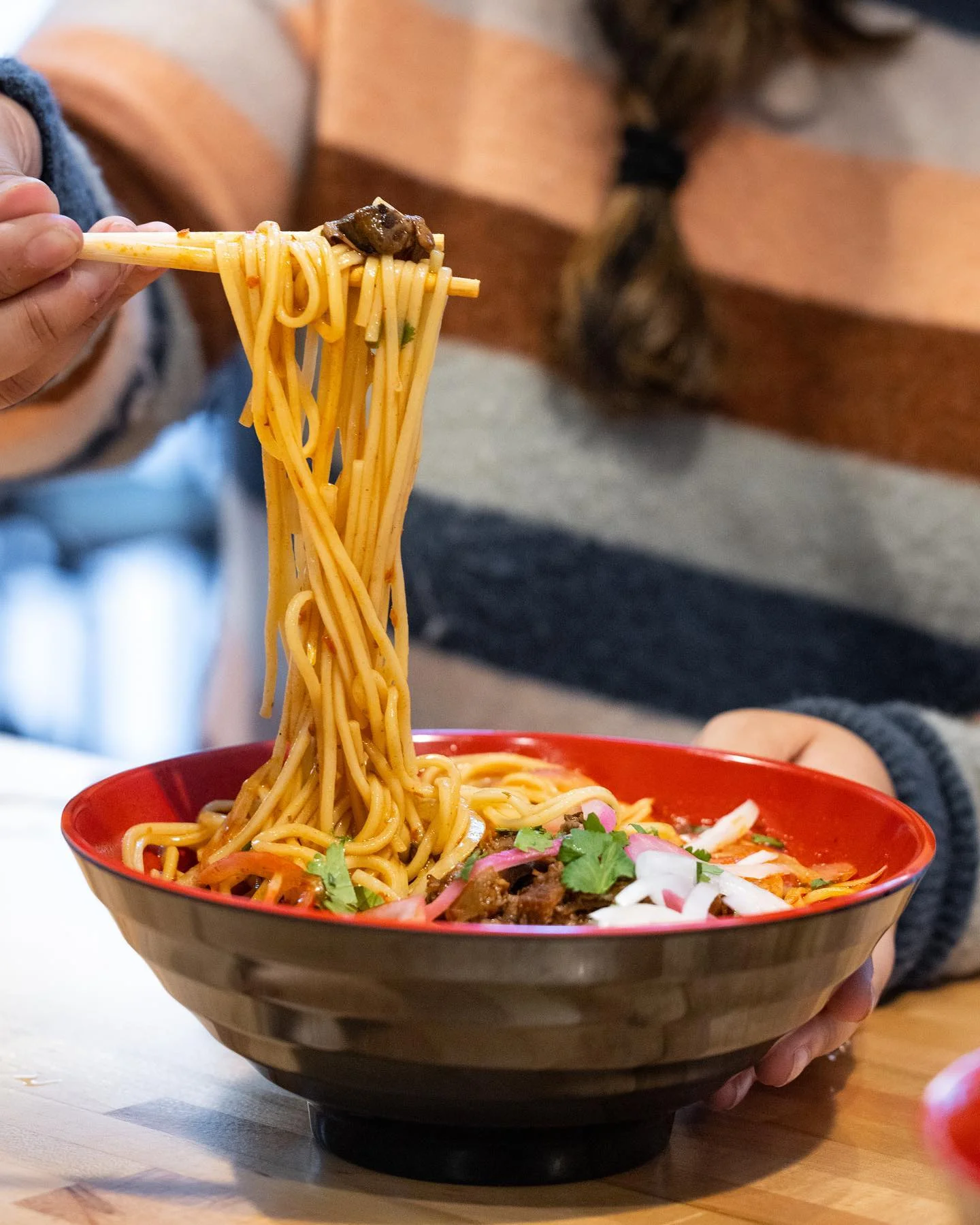 Delicious Chinese lo mein with beef and vegetables