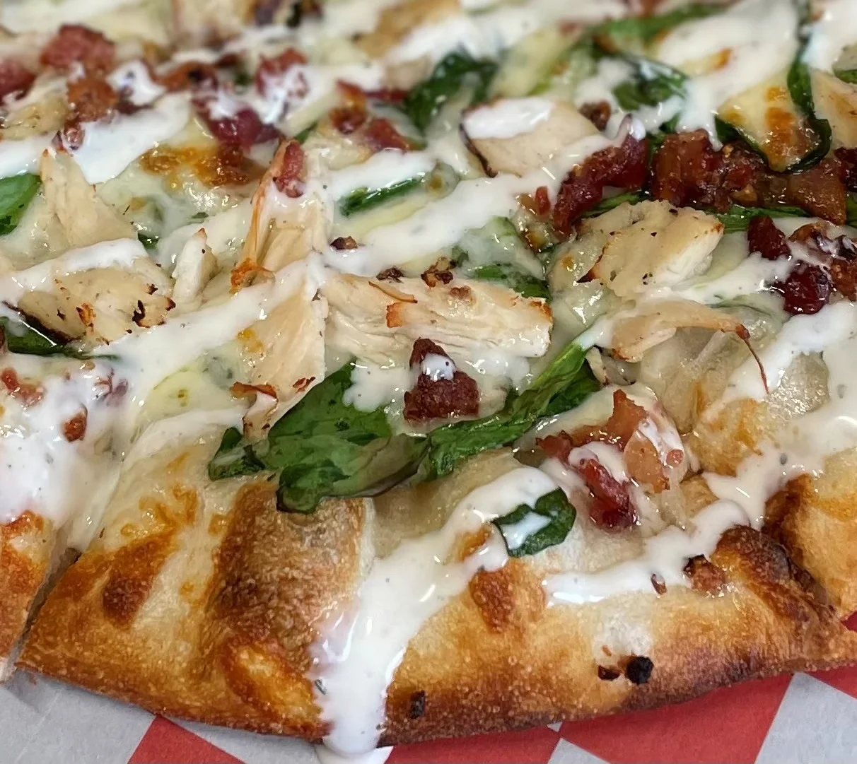 Creamy white pizza with chicken and spinach