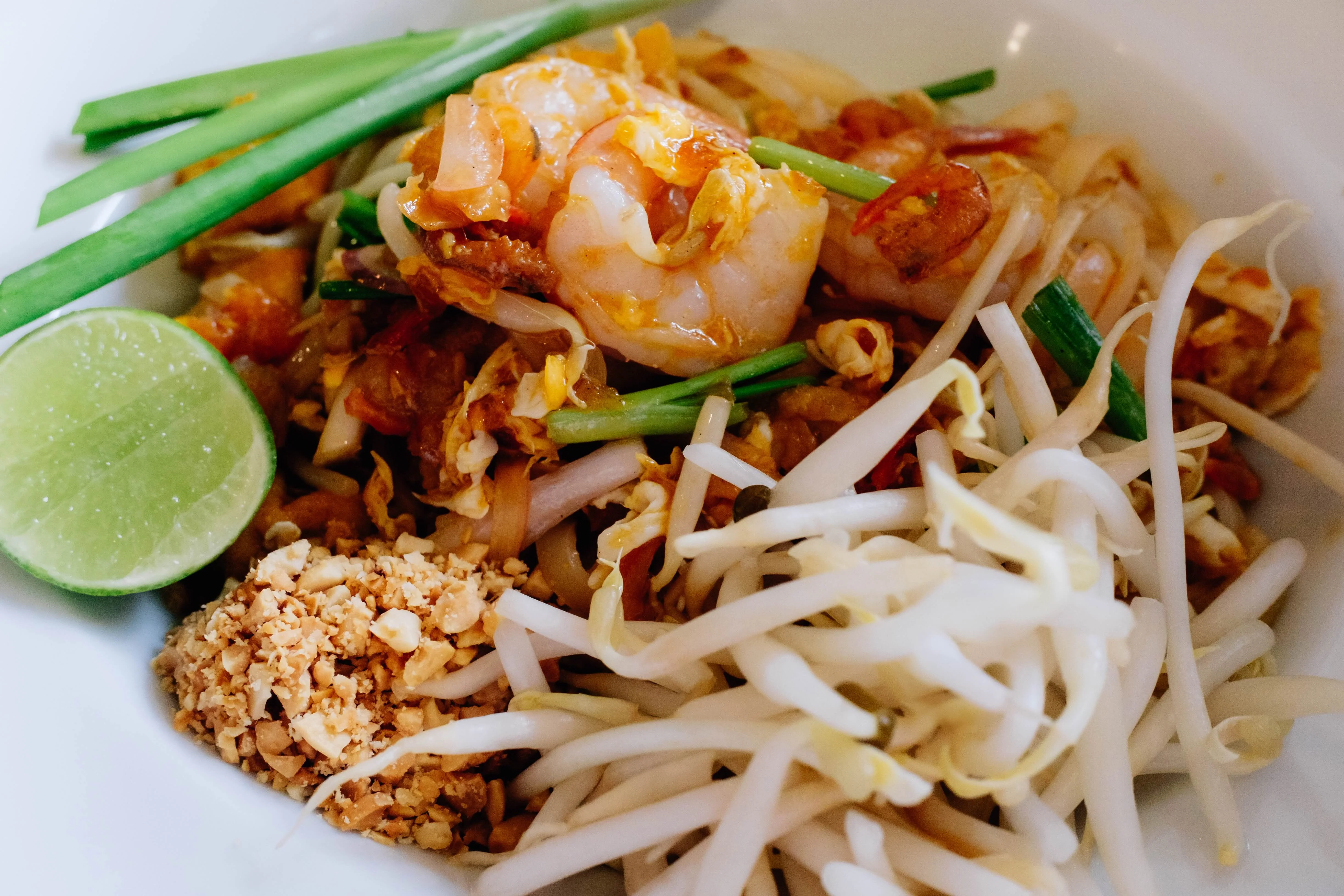 Delicious pad thai with shrimp and lime