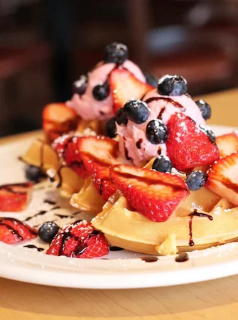 VERY BERRY PANCAKES