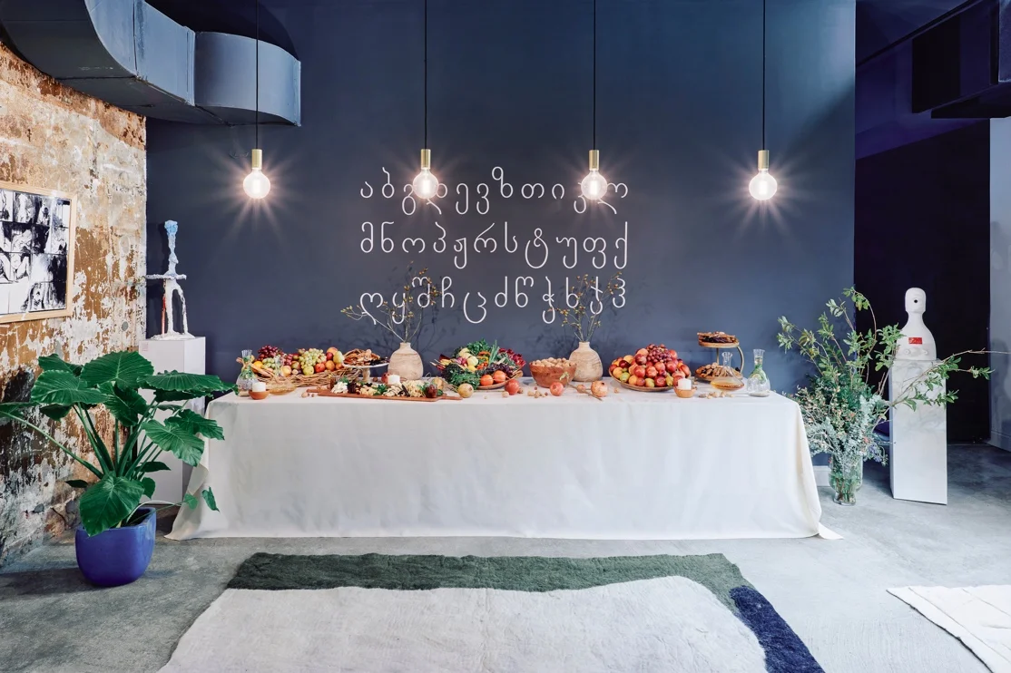 Elegant dining setup with assorted fruits and decor